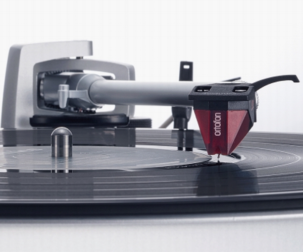 Technics SL-1500C con testina Ortofon 2M RED